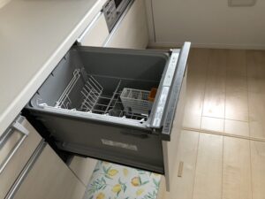 ファーストプラスキッチンに安く食洗機を取り付け！　扉再利用　施工後②